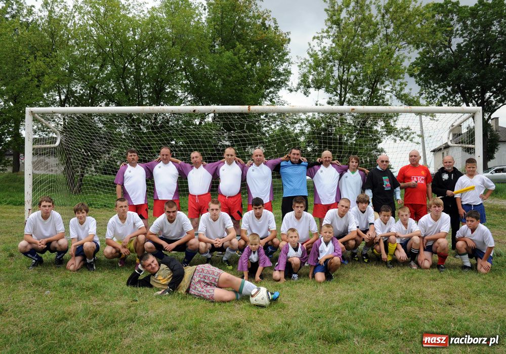 Zdjęcie w galerii na portalu naszraciborz.pl: Klubu nie mają, ale w piłkę grają wiadomości z regionu