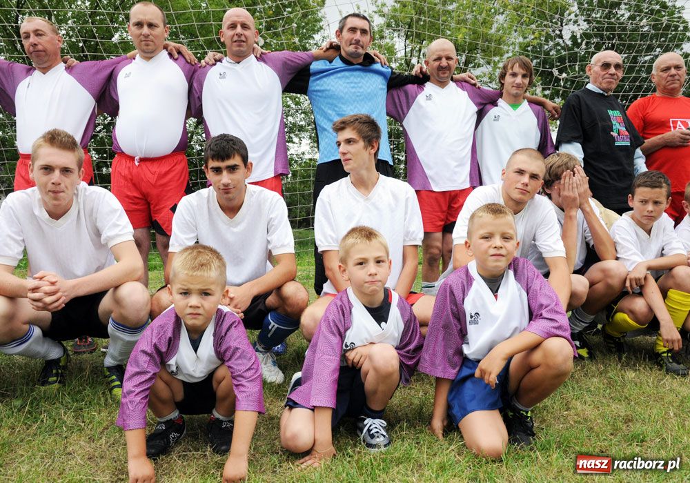 Zdjęcie w galerii na portalu naszraciborz.pl: Klubu nie mają, ale w piłkę grają wiadomości z regionu