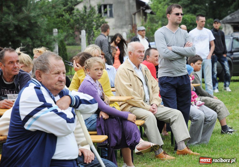 Zdjęcie w galerii na portalu naszraciborz.pl: Klubu nie mają, ale w piłkę grają wiadomości z regionu