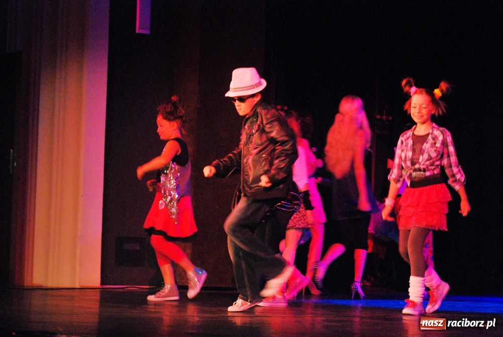 Zdjęcie w galerii na portalu naszraciborz.pl: W świecie musicalu - pokaz na finał wiadomości z regionu