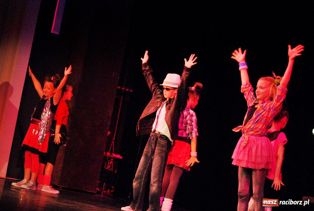 Zdjęcie w galerii na portalu naszraciborz.pl: W świecie musicalu - pokaz na finał wiadomości z regionu
