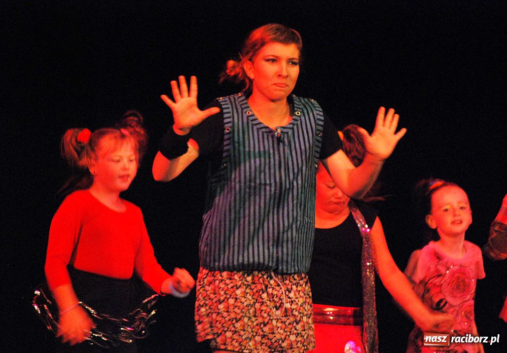 Zdjęcie w galerii na portalu naszraciborz.pl: W świecie musicalu - pokaz na finał wiadomości z regionu