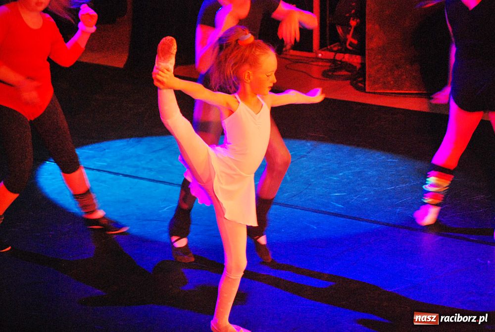 Zdjęcie w galerii na portalu naszraciborz.pl: W świecie musicalu - pokaz na finał wiadomości z regionu