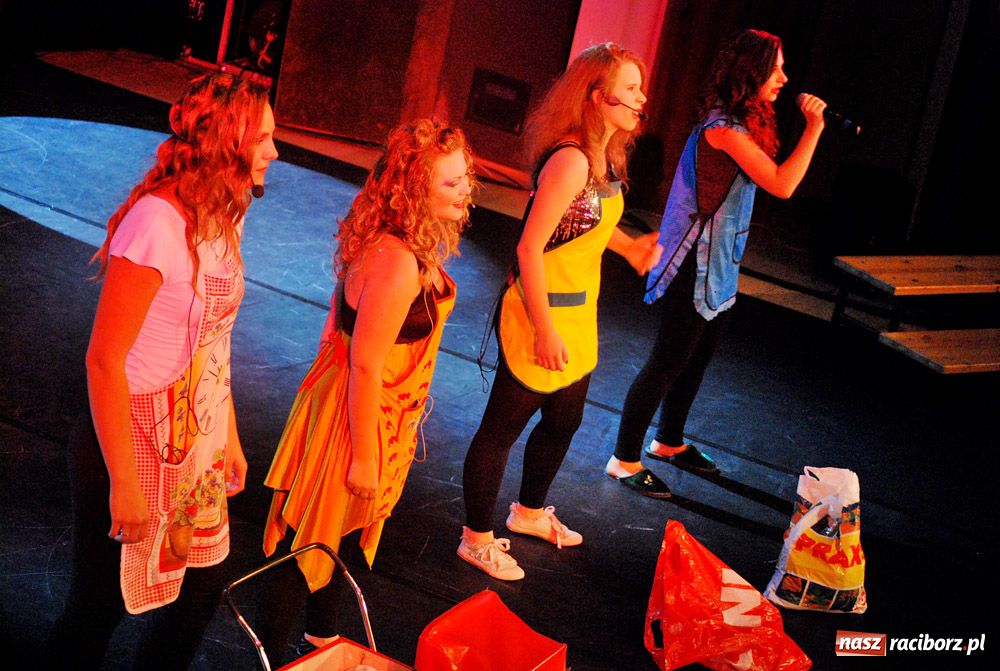 Zdjęcie w galerii na portalu naszraciborz.pl: W świecie musicalu - pokaz na finał wiadomości z regionu