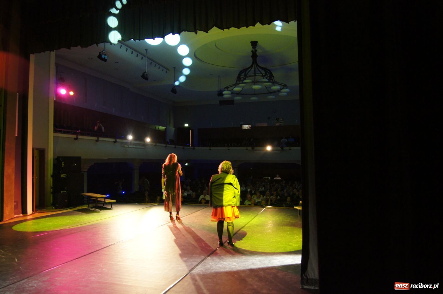 Zdjęcie w galerii na portalu naszraciborz.pl: W świecie musicalu - pokaz na finał wiadomości z regionu