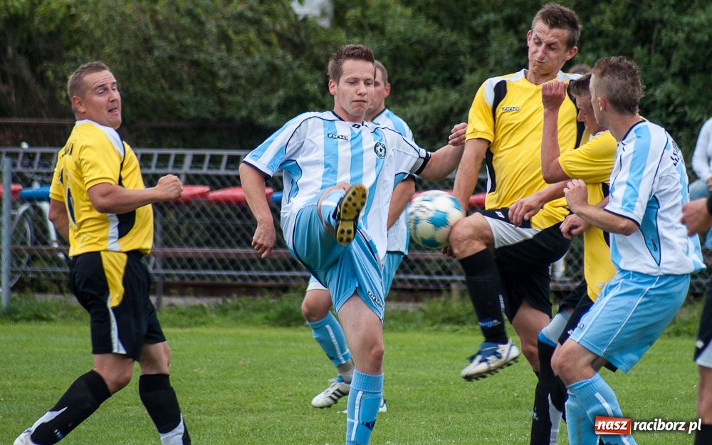 Zdjęcie w galerii na portalu naszraciborz.pl: Puchar Wójta w rękach LKS Krzyżanowice wiadomości z regionu