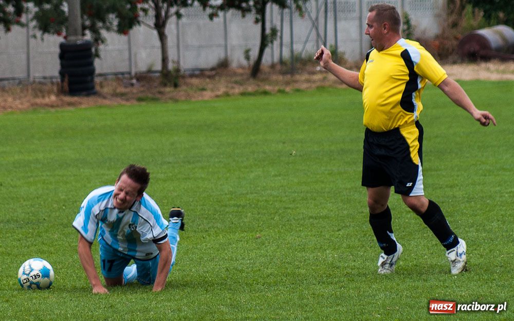 Zdjęcie w galerii na portalu naszraciborz.pl: Puchar Wójta w rękach LKS Krzyżanowice wiadomości z regionu