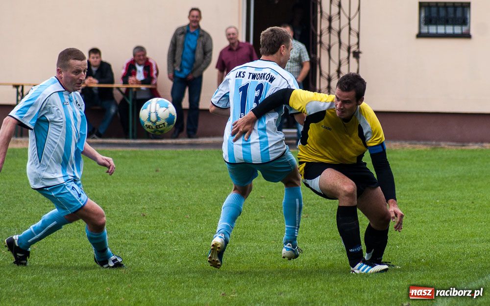 Zdjęcie w galerii na portalu naszraciborz.pl: Puchar Wójta w rękach LKS Krzyżanowice wiadomości z regionu