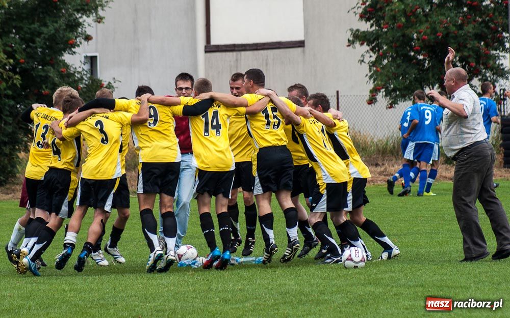 Zdjęcie w galerii na portalu naszraciborz.pl: Puchar Wójta w rękach LKS Krzyżanowice wiadomości z regionu