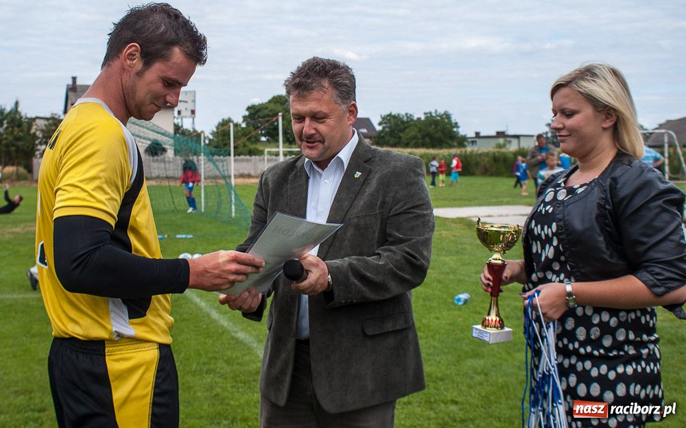 Zdjęcie w galerii na portalu naszraciborz.pl: Puchar Wójta w rękach LKS Krzyżanowice wiadomości z regionu