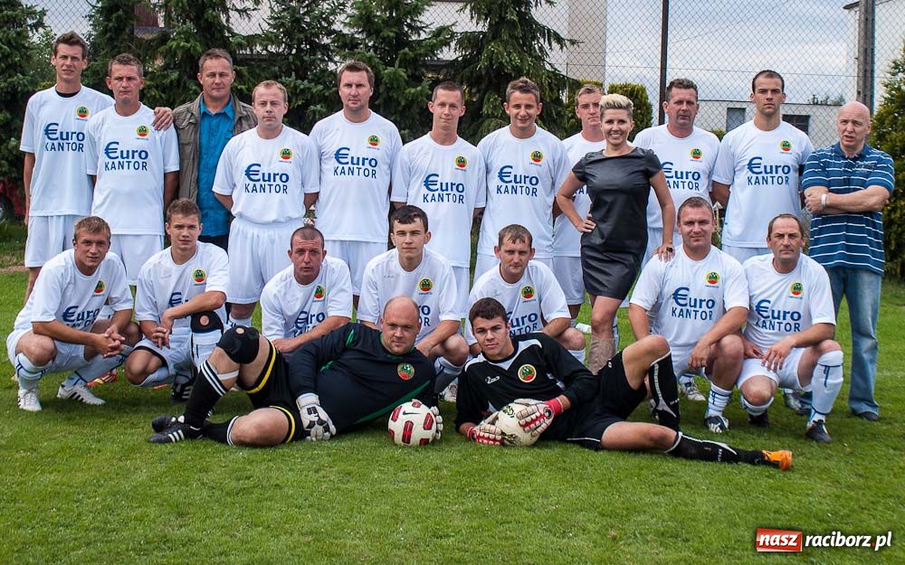 Zdjęcie w galerii na portalu naszraciborz.pl: Puchar Wójta w rękach LKS Krzyżanowice wiadomości z regionu