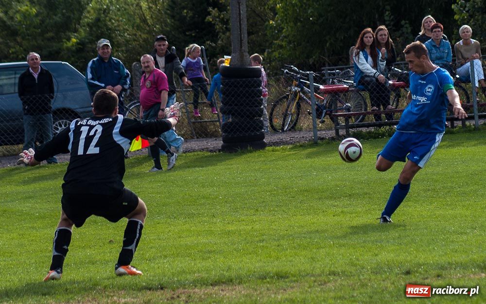 Zdjęcie w galerii na portalu naszraciborz.pl: Puchar Wójta w rękach LKS Krzyżanowice wiadomości z regionu