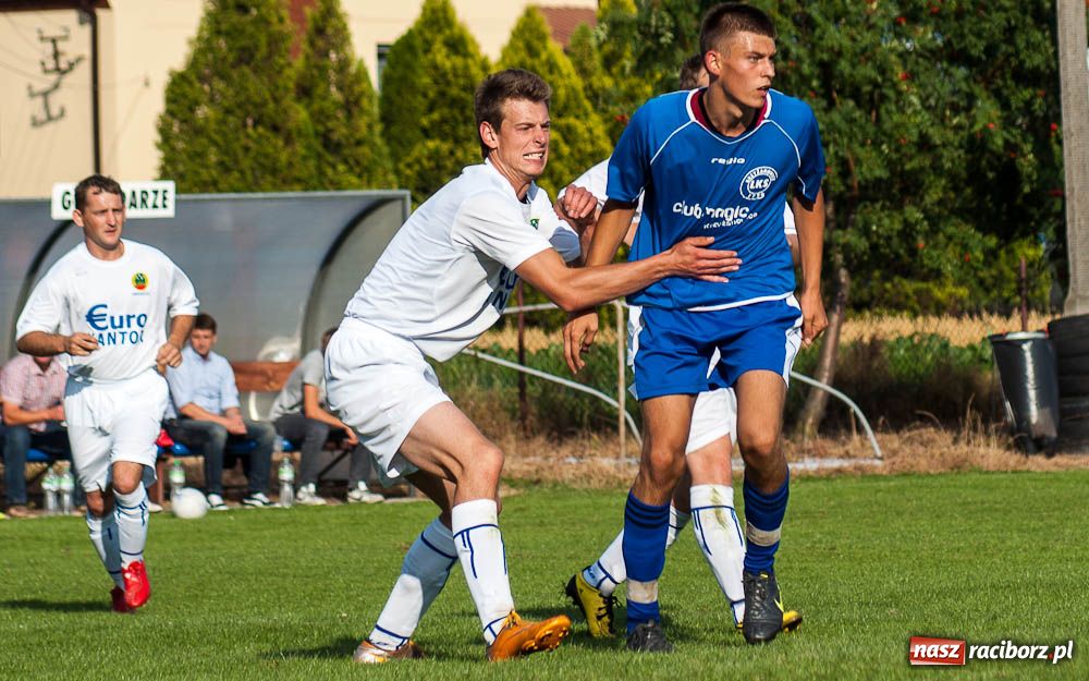 Zdjęcie w galerii na portalu naszraciborz.pl: Puchar Wójta w rękach LKS Krzyżanowice wiadomości z regionu
