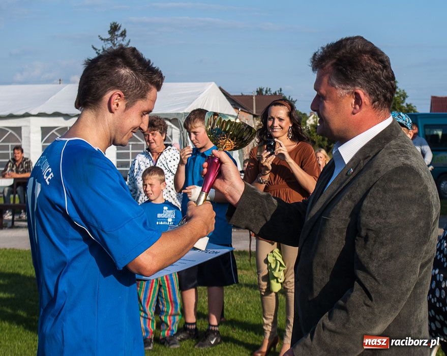 Zdjęcie w galerii na portalu naszraciborz.pl: Puchar Wójta w rękach LKS Krzyżanowice wiadomości z regionu