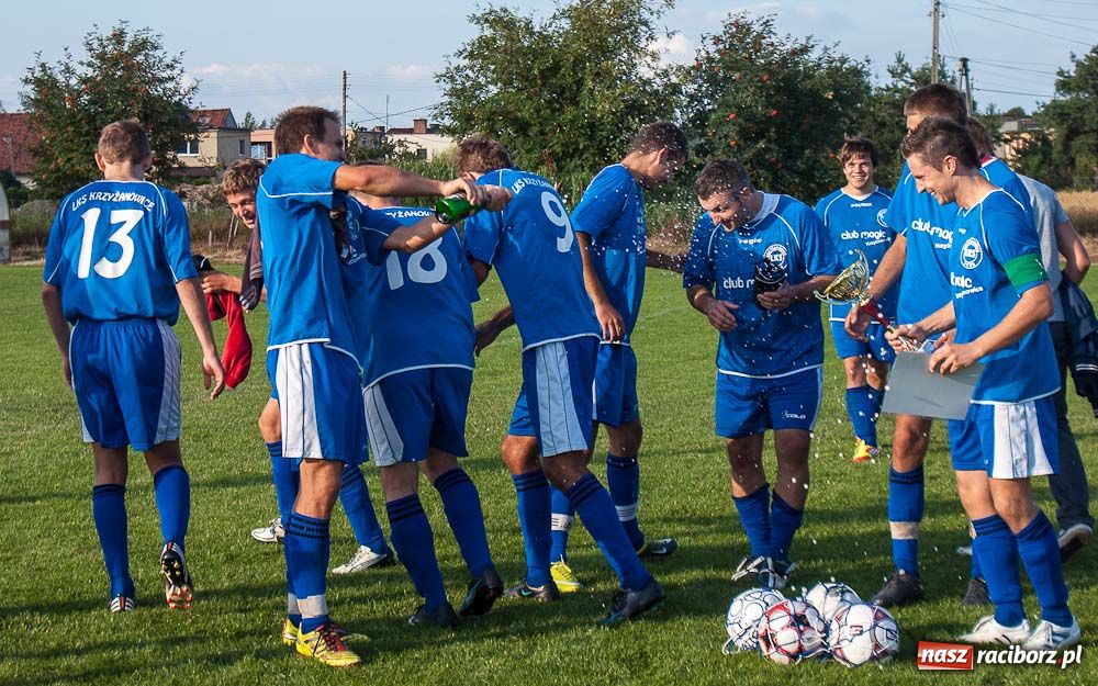 Zdjęcie w galerii na portalu naszraciborz.pl: Puchar Wójta w rękach LKS Krzyżanowice wiadomości z regionu