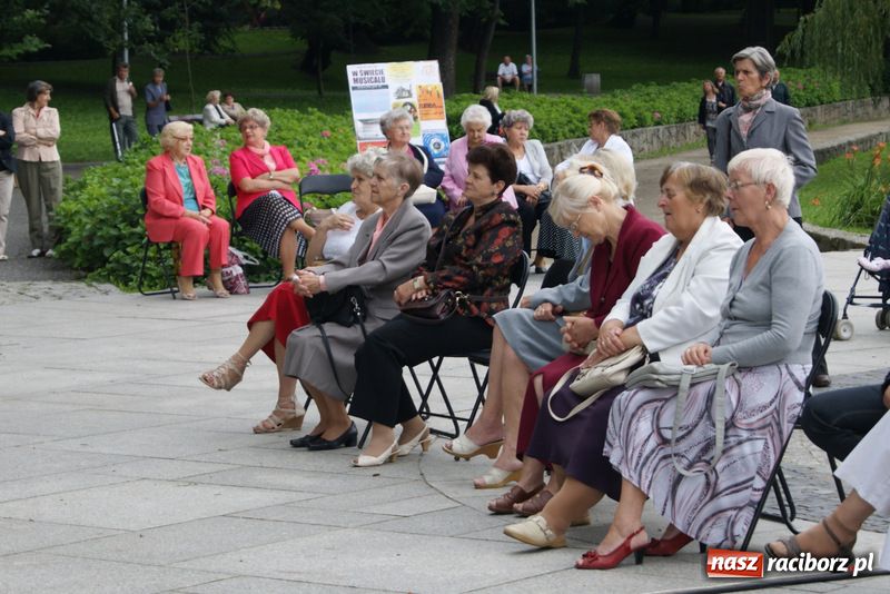 Zdjęcie w galerii na portalu naszraciborz.pl: Take Trio w Parku Roth wiadomości z regionu