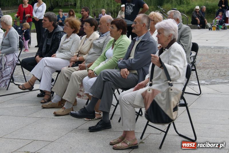 Zdjęcie w galerii na portalu naszraciborz.pl: Take Trio w Parku Roth wiadomości z regionu