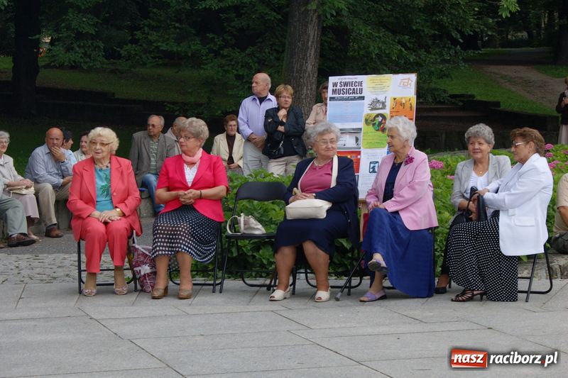 Zdjęcie w galerii na portalu naszraciborz.pl: Take Trio w Parku Roth wiadomości z regionu