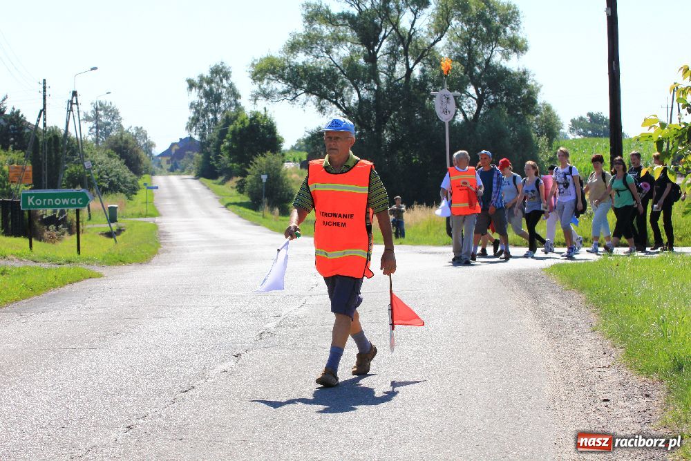 Zdjęcie w galerii na portalu naszraciborz.pl: Pielgrzymi zatrzymali się w Kobyli wiadomości z regionu
