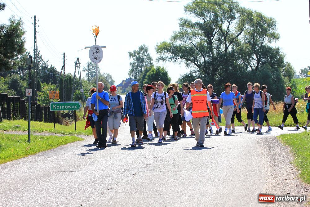 Zdjęcie w galerii na portalu naszraciborz.pl: Pielgrzymi zatrzymali się w Kobyli wiadomości z regionu