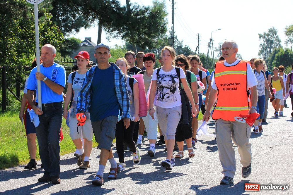 Zdjęcie w galerii na portalu naszraciborz.pl: Pielgrzymi zatrzymali się w Kobyli wiadomości z regionu
