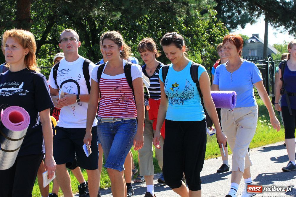 Zdjęcie w galerii na portalu naszraciborz.pl: Pielgrzymi zatrzymali się w Kobyli wiadomości z regionu