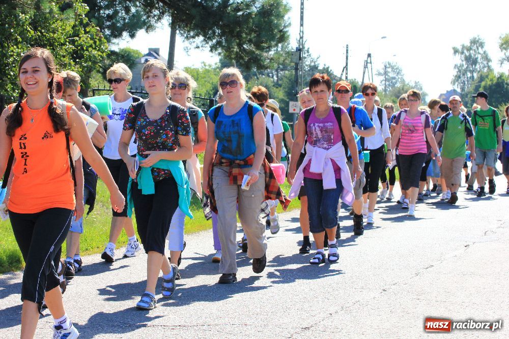Zdjęcie w galerii na portalu naszraciborz.pl: Pielgrzymi zatrzymali się w Kobyli wiadomości z regionu