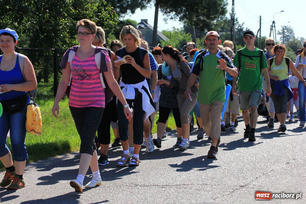 Zdjęcie w galerii na portalu naszraciborz.pl: Pielgrzymi zatrzymali się w Kobyli wiadomości z regionu