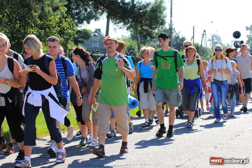 Zdjęcie w galerii na portalu naszraciborz.pl: Pielgrzymi zatrzymali się w Kobyli wiadomości z regionu