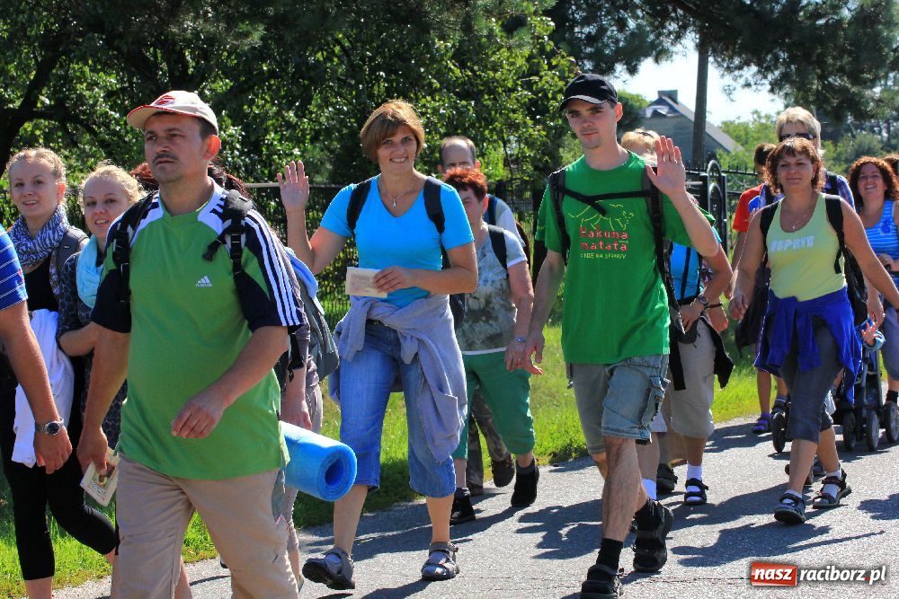 Zdjęcie w galerii na portalu naszraciborz.pl: Pielgrzymi zatrzymali się w Kobyli wiadomości z regionu