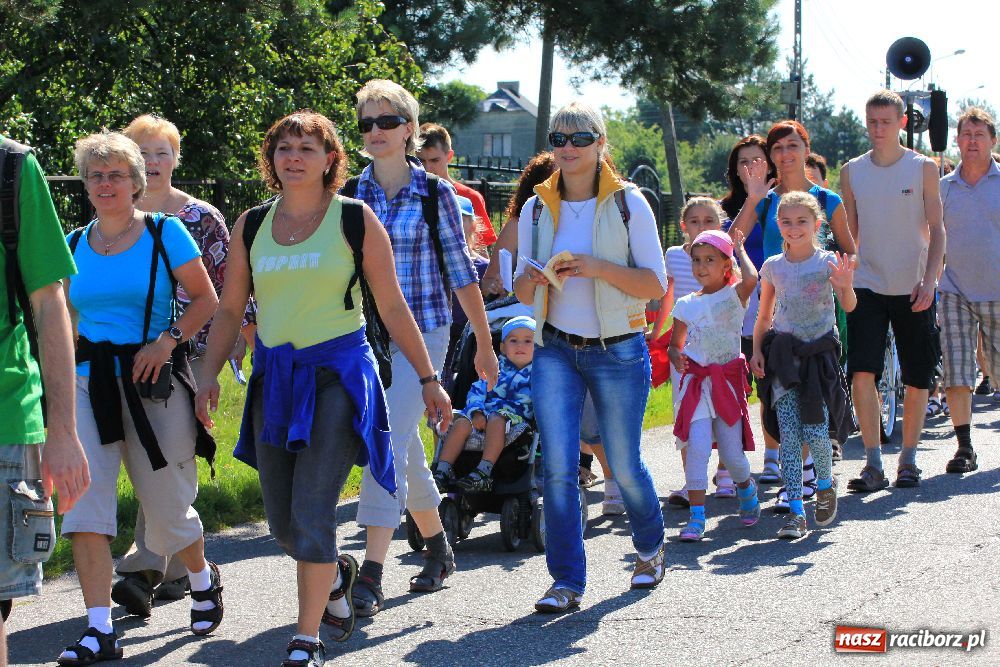Zdjęcie w galerii na portalu naszraciborz.pl: Pielgrzymi zatrzymali się w Kobyli wiadomości z regionu