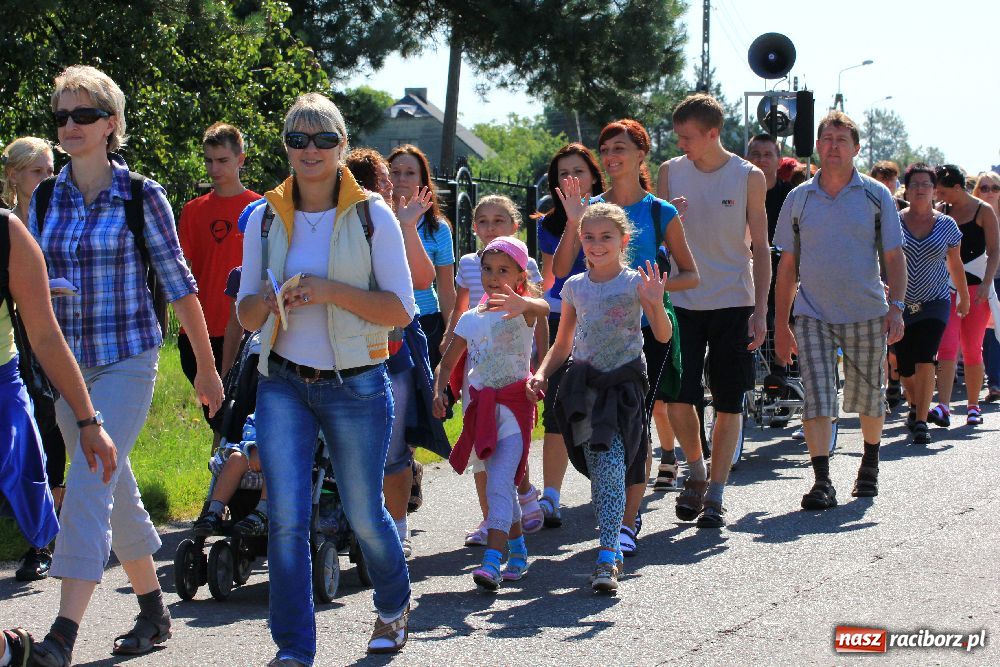 Zdjęcie w galerii na portalu naszraciborz.pl: Pielgrzymi zatrzymali się w Kobyli wiadomości z regionu