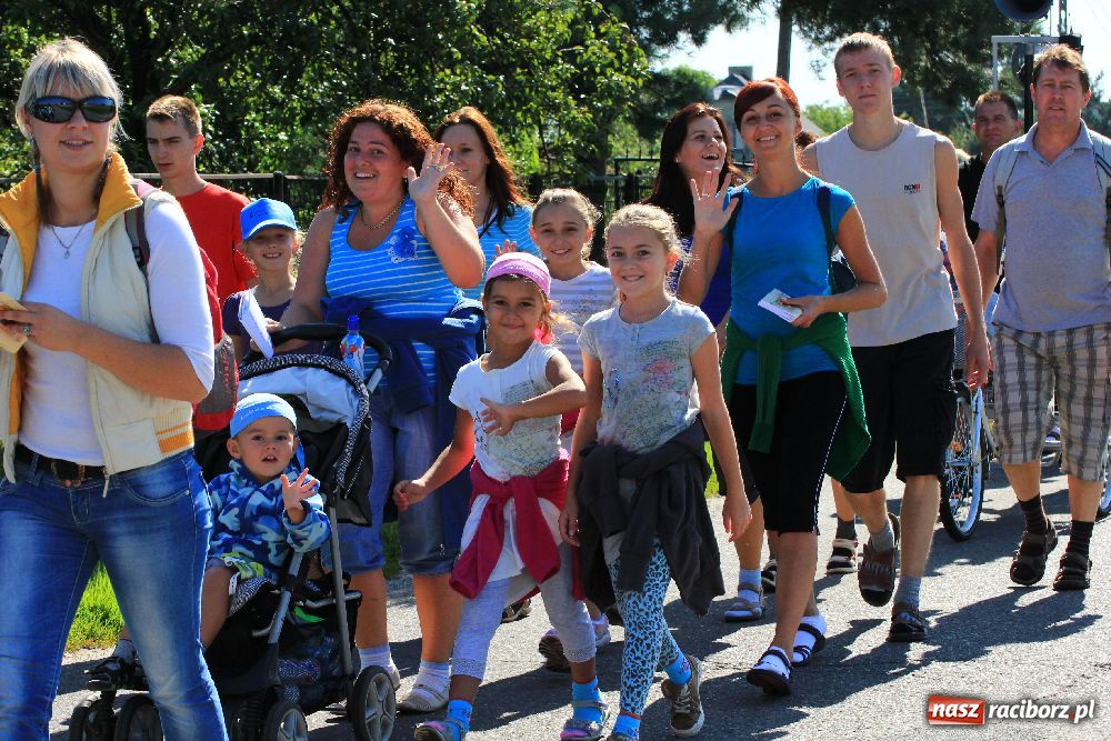 Zdjęcie w galerii na portalu naszraciborz.pl: Pielgrzymi zatrzymali się w Kobyli wiadomości z regionu