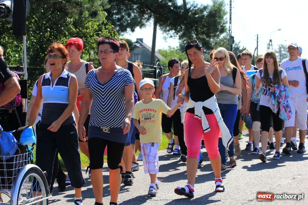 Zdjęcie w galerii na portalu naszraciborz.pl: Pielgrzymi zatrzymali się w Kobyli wiadomości z regionu