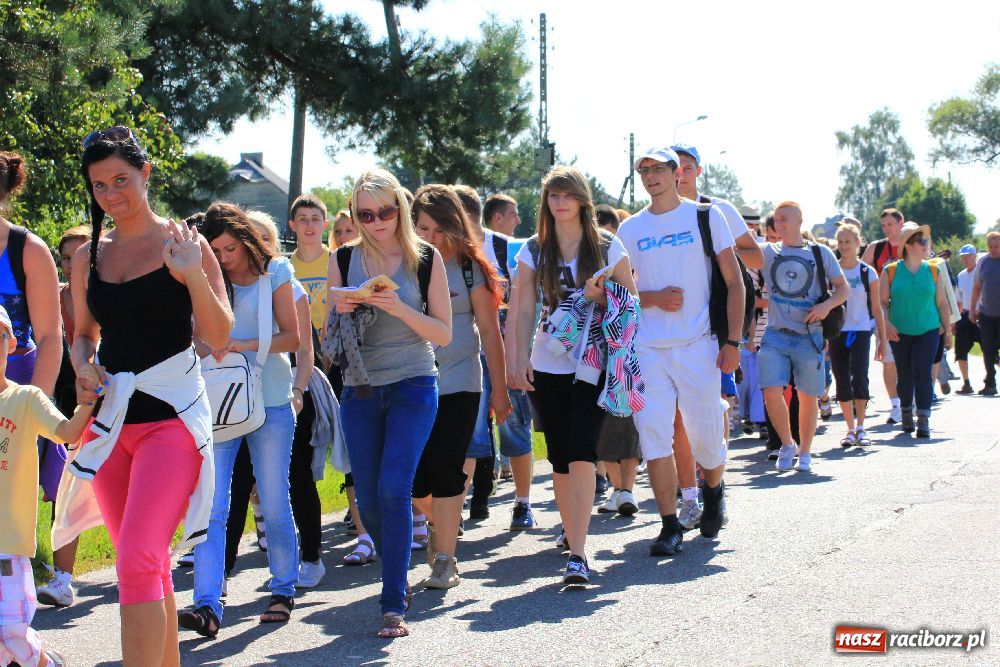 Zdjęcie w galerii na portalu naszraciborz.pl: Pielgrzymi zatrzymali się w Kobyli wiadomości z regionu