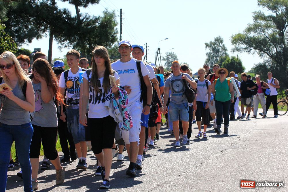 Zdjęcie w galerii na portalu naszraciborz.pl: Pielgrzymi zatrzymali się w Kobyli wiadomości z regionu