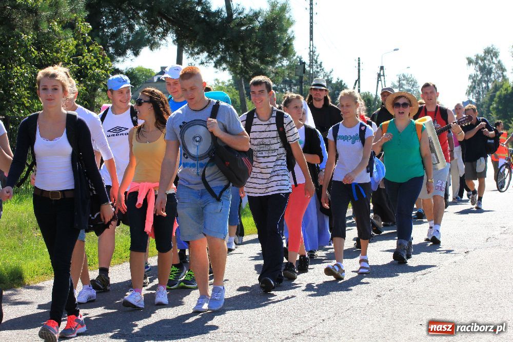 Zdjęcie w galerii na portalu naszraciborz.pl: Pielgrzymi zatrzymali się w Kobyli wiadomości z regionu