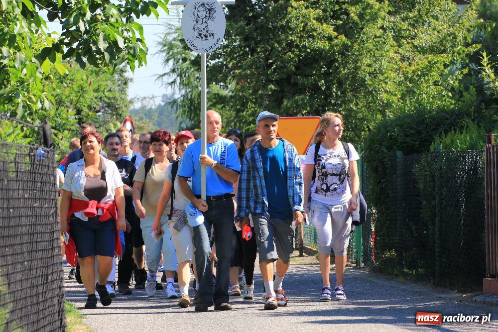 Zdjęcie w galerii na portalu naszraciborz.pl: Pielgrzymi zatrzymali się w Kobyli wiadomości z regionu