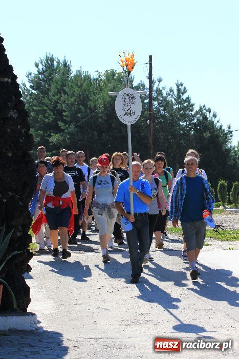 Zdjęcie w galerii na portalu naszraciborz.pl: Pielgrzymi zatrzymali się w Kobyli wiadomości z regionu