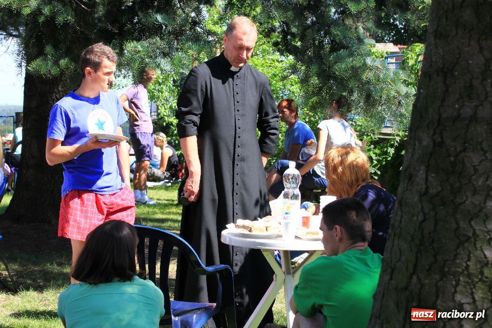 Zdjęcie w galerii na portalu naszraciborz.pl: Pielgrzymi zatrzymali się w Kobyli wiadomości z regionu