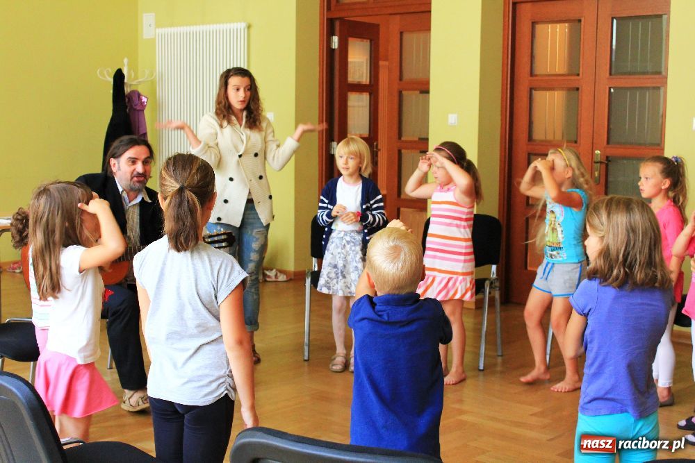 Zdjęcie w galerii na portalu naszraciborz.pl: Plastycznie i muzycznie w RCK wiadomości z regionu