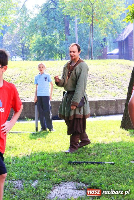 Zdjęcie w galerii na portalu naszraciborz.pl: Walczą i strzelają przy RCK wiadomości z regionu