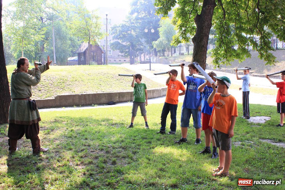 Zdjęcie w galerii na portalu naszraciborz.pl: Walczą i strzelają przy RCK wiadomości z regionu
