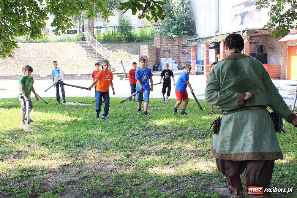 Zdjęcie w galerii na portalu naszraciborz.pl: Walczą i strzelają przy RCK wiadomości z regionu