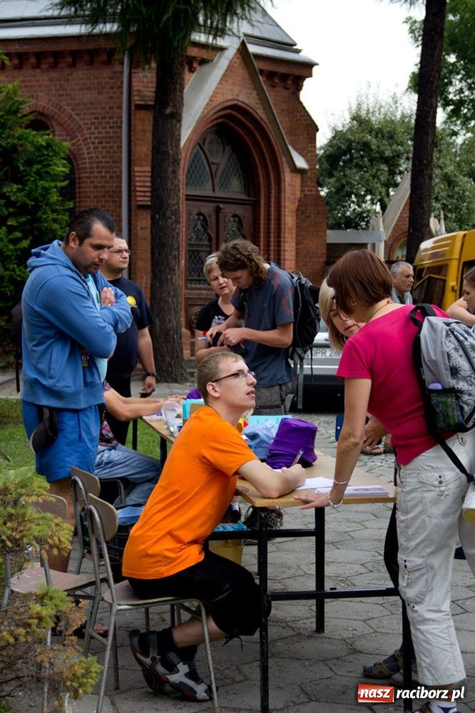 Zdjęcie w galerii na portalu naszraciborz.pl: Nasi pielgrzymi już w drodze na Jasną Górę wiadomości z regionu