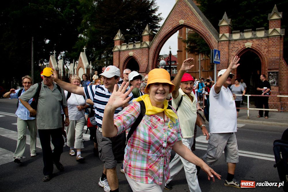 Zdjęcie w galerii na portalu naszraciborz.pl: Nasi pielgrzymi już w drodze na Jasną Górę wiadomości z regionu