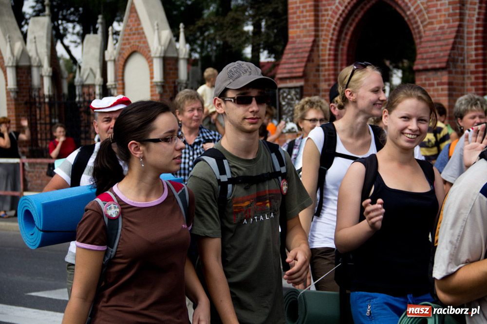Zdjęcie w galerii na portalu naszraciborz.pl: Nasi pielgrzymi już w drodze na Jasną Górę wiadomości z regionu