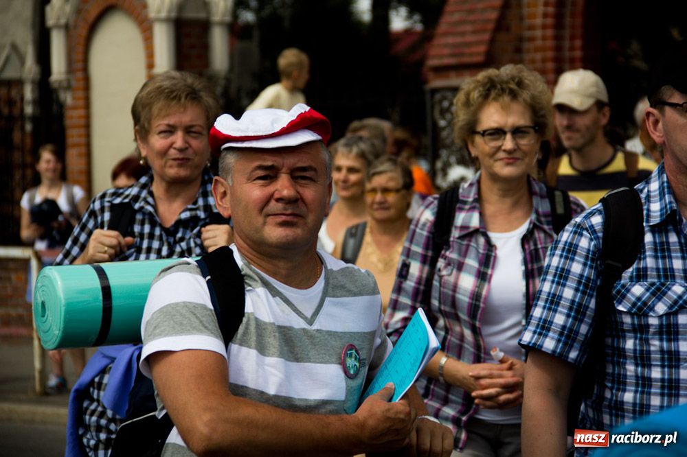 Zdjęcie w galerii na portalu naszraciborz.pl: Nasi pielgrzymi już w drodze na Jasną Górę wiadomości z regionu