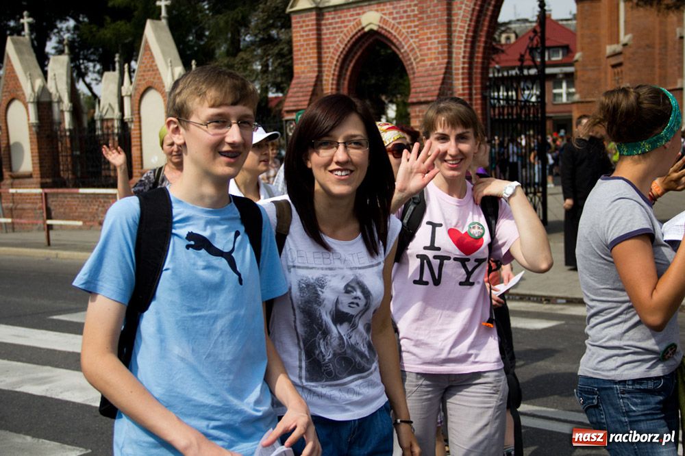 Zdjęcie w galerii na portalu naszraciborz.pl: Nasi pielgrzymi już w drodze na Jasną Górę wiadomości z regionu