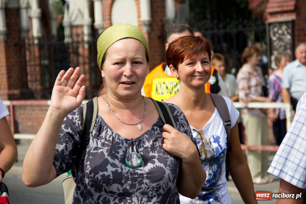Zdjęcie w galerii na portalu naszraciborz.pl: Nasi pielgrzymi już w drodze na Jasną Górę wiadomości z regionu